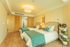 而投资扶植的大型CCRC康