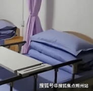 <b>们的起居室宽敞敞亮</b>