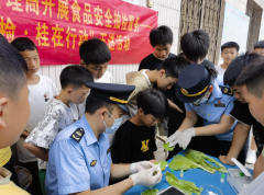 同窗们亲手操做快检设