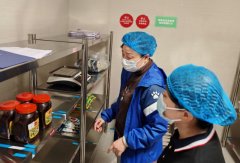 市监局食物平安监视办理科科长徐智加入查抄